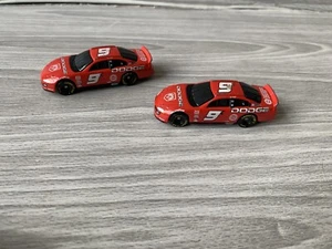 2 Dodge Intrepid #9 National Training Center Diecast Red Race Racing car - Picture 1 of 4