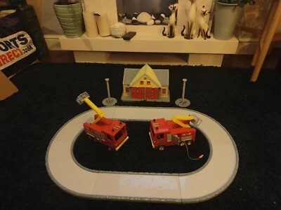 Fireman Sam Estación de Bomberos Juego con 2x postes de motor Júpiter y carretera CORREO GRATUITO Foto 1 de 4