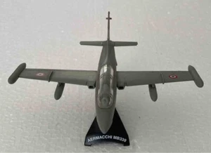 AERMACCHI MB339 - AEREO MODELLO SCALA 1:94- DIE CASTLE - Foto 1 di 4