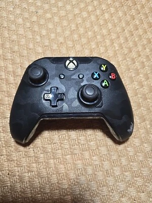 PDP WIRED CONTROLLER FOR XBOX ONE & PC BLACK STEALTH CAMO 048-082 No Tested  - Image 1 of 4