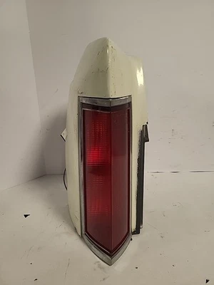 80 81 82 83 84 LINCOLN TOWN CAR LEFT TAIL LIGHT WITH BLUE 1/4 EXTENSION. S5 - Image 1 of 4