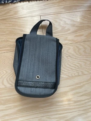 Perfume Bvlgari para bolsa de cosméticos/benefício de viagem Emirates.  Gancho cinza com zíper. - Imagem 1 de 4