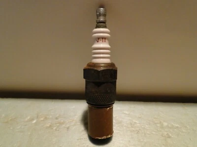 Made In Canada Black Body Champion J11 Spark Plug Chrysler Dodge Plymouth Desoto - Image 1 of 4
