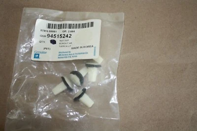 Lote de 5 - Tuerca de montaje de lámpara trasera OEM GM 94515242 2017 - 2021 Chevrolet Spark Foto 1 de 2