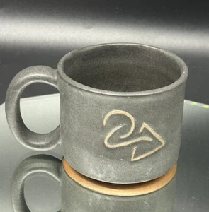Kaffeebecher Freundschaft Kameradschaft Künstlerkeramik mattschwarze Glasur - signiert - Bild 1 von 12