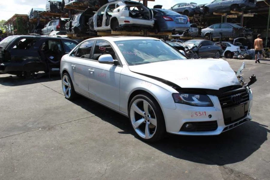 Bote de carbón de vapor de combustible Audi A4 2009 2,0 L CAEB AWD Foto 1 de 4