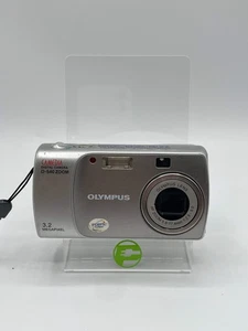 Olympus D-540 Zoom 3,2 MP punta e scatta - Foto 1 di 8