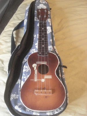 Vintage 1950s Silvertone Soprano Ukelele, USA Made, w/ Padded Gig Bag, Nice Shap - Image 1 of 3