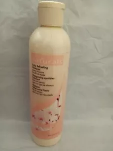 Avon Naturals Daily Refreshing Shampoo Cherry Blossom 8.4 fl oz New Free Ship - Picture 1 of 1