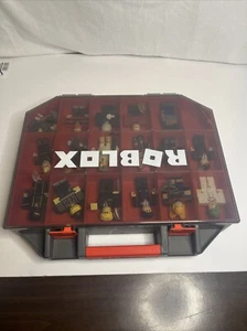 Roblox Action Figure Characters & Accessories + Carrying Case - Picture 1 of 9