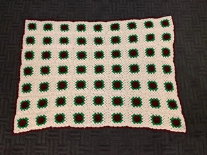 Vintage Granny Squares afghanische HANDGEMACHTE Häkeldecke 44"x55" burgund weiß grün - Bild 1 von 12