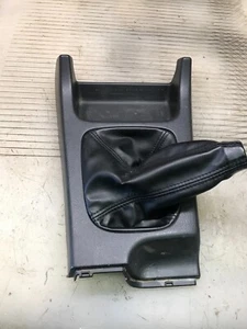 2002-2004 Subaru Impreza 5 Speed Manual Shifter Trim Boot Leather - Picture 1 of 8