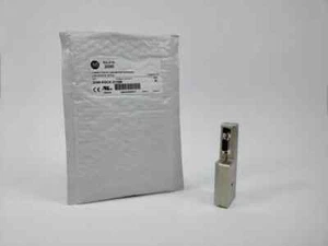 Allen-Bradley Rockwell Automation 2090-K6CK-D15M - Foto 1 di 1