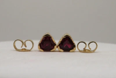 HERMOSO PAR DE ARETES DE ORO AMARILLO DE 14k para dama con 2 granates de piropo* Foto 1 de 4