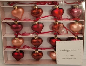 Cupcakes & Cashmere At Home Valentinstag 6’ Glas Herz Girlande Rosa Rot - Bild 1 von 9