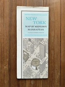 New York: Map Of Midtown Manhattan In Detailed Axonometric Projection 1980 - Picture 1 of 12