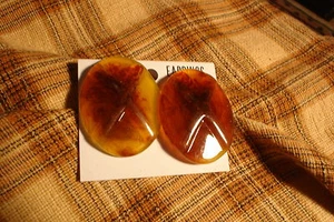 Vintage AMBER LUCITE "TEN" Or "X" CLIP ON EARRINGS 1 Pair - Picture 1 of 5