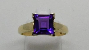 SOLID 9CT YELLOW GOLD SOLITAIRE AMETHYST DRESS RING - SIZE Q - Picture 1 of 16