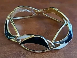 Vintage Trifari Bracelet 7. 5" Gold Tone Ivory Black Enamel Oval Open Link - Picture 1 of 10