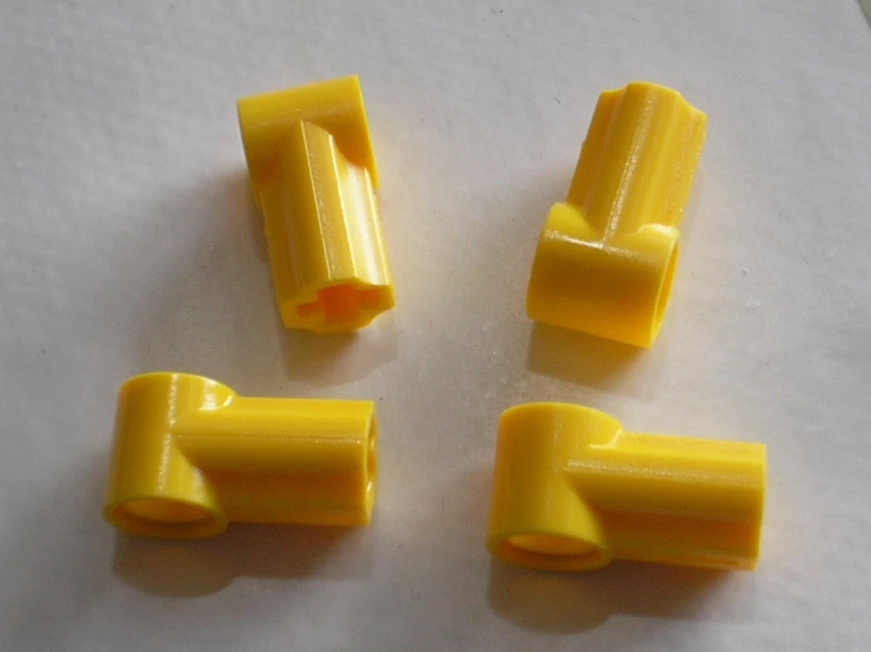 4 x LEGO technic Yellow Angle Connector 1 ref 32013 Set 8421 8457 8043 8146 8472 - Image 1 of 1