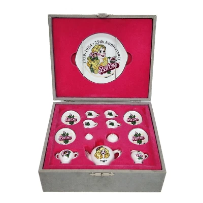 DE COLECCIÓN 1984 MATTEL BARBIE 25 ANIVERSARIO 14 PIEZAS MINI JUEGO DE TÉ COMPLETO Foto 1 de 4