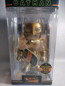 Funko Hikari BATMAN Limited Edition 500 Gold Glitter (CosBman997) - Picture 1 of 7