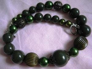 Vintage Olive green necklace 16" graded different Czech beads matte & iridescent - Picture 1 of 3