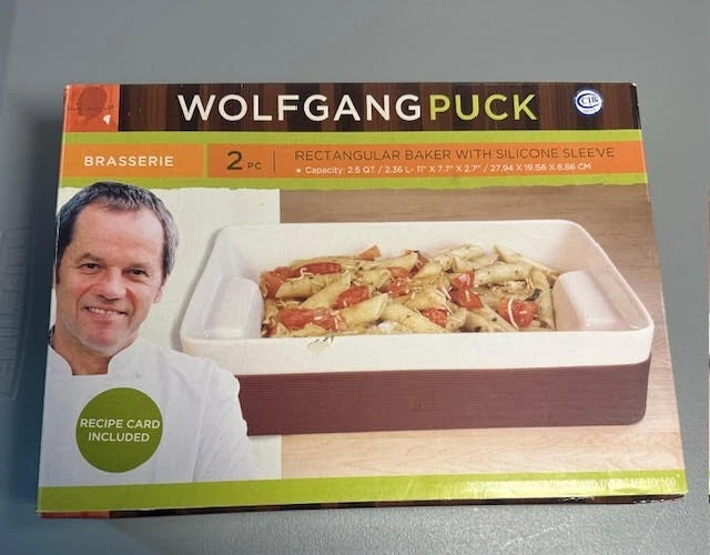 NIB Wolfgang Puck Brasserie 2Pc Rectangular Baker w/ Silicone Sleeve 2.5 Qt - Image 1 of 4