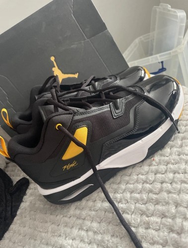 Scarpe da ginnastica Nike Air Jordan Stay Loyal 3 nere e oro taglia 6UK nuove con scatola