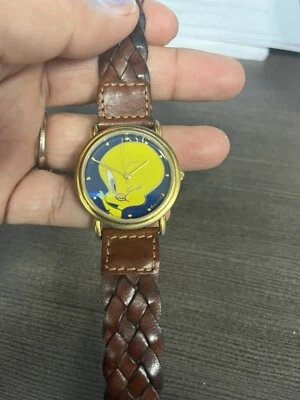 Reloj Armitron Personaje Coleccionable Dorado y Azul con Piolín para Hombre y Mujer Foto 1 de 4