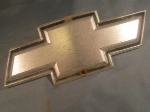 Vintage Aluminum 8.5" CHEVROLET Emblem DLA 14300 [Z288s1] - Imagen 1 de 2