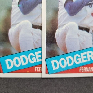 FERNANDO VALENZUELA ERROR + Correct Cards #440 dot and yellow smear 1985 TOPPS - Picture 1 of 2