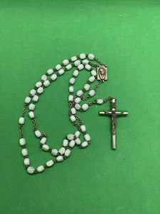 Rosario italiano vintage più piccolo perline bianche scolpite SPEDIZIONE GRATUITA - Foto 1 di 5