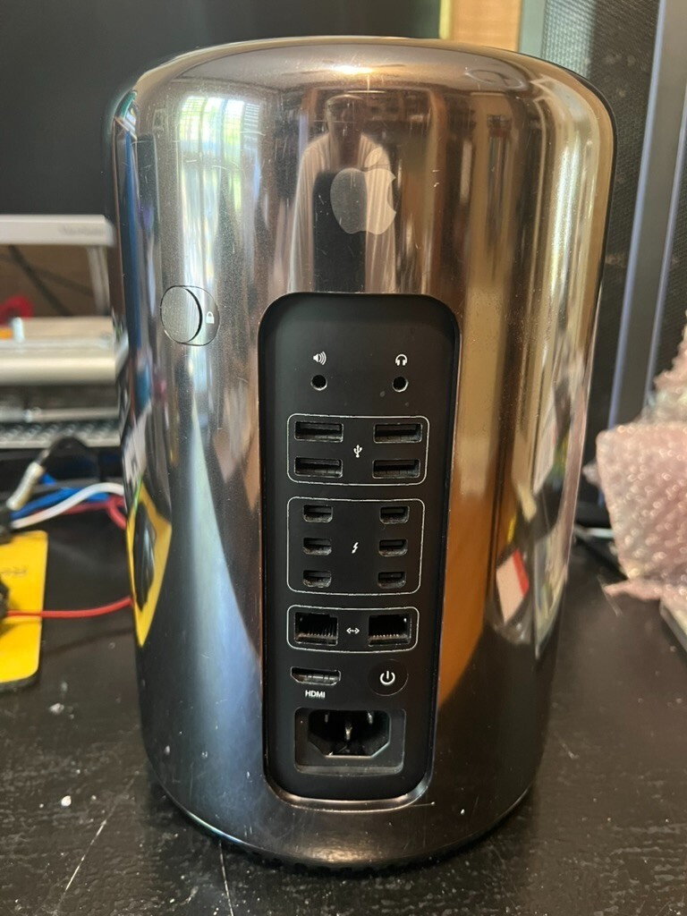 Apple Mac Pro 32 GB RAM 2013 Apple Desktops & All-In-One Apple Mac Pro 32 GB RAM 2013 Apple Desktops & All-In-One