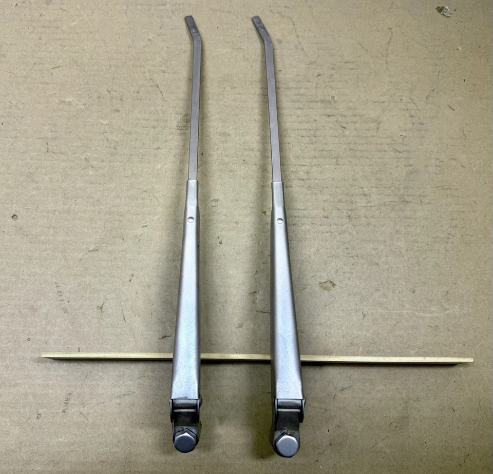 Brazos limpiaparabrisas para camión Datsun 620 1972-1979  Foto 1 de 4