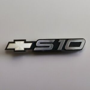 Chevrolet S10 Pickup Plastic Nameplate Emblem/15629984