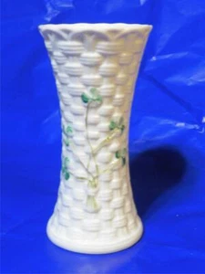Cesta de porcelana irlandesa tejida trébol trébol trébol de 5,5" Belleek Ireland - Imagen 1 de 5