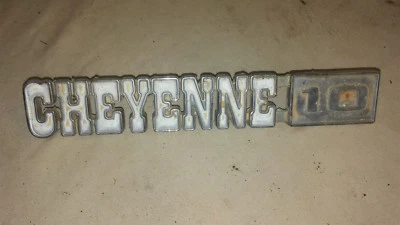 Chevrolet Truck C10 Cheyenne 1971-1972 emblema guardabarros 3994683 Foto 1 de 3
