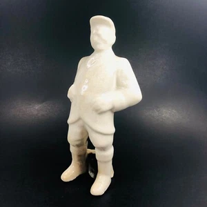 Figura de cazador inglés en cerámica formada a mano crema esmalte cazador Roosevelt - Imagen 1 de 7