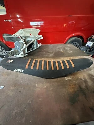 2013-2015 KTM 125 250 350 450 SX SXF XC XCF Seat 772.07.040.000 - Image 1 of 4