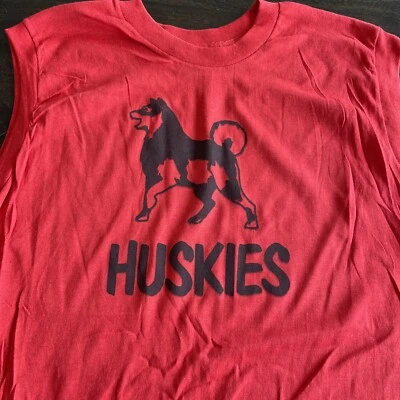 VINTAGE ALASKAN HUSKIES HUSKY SLED DOG PUPPY BREED RED MUSCLE TSHIRT M  - Image 1 of 4