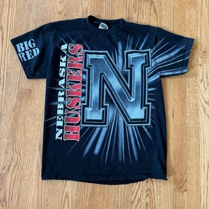 Vintage 90er Nebraska Corn Huskers schwarz rot Allover Print T-Shirt Gr. Large - Bild 1 von 4