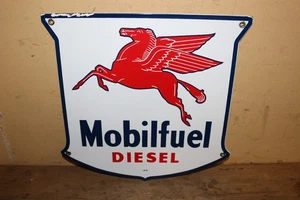 Letrero de metal porcelana placa bomba gasolinera Mobilfuel 1954 diésel Pegasus - Imagen 1 de 6