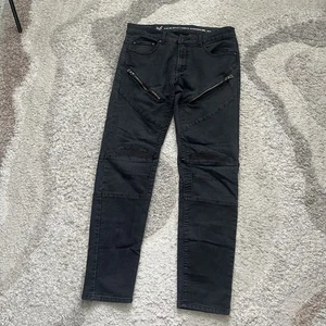 Versace V1969 Italia Abbigliamento Sportivo Moto Jeans Men 34x32 Black Denim - Picture 1 of 9