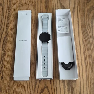 Samsung Galaxy Watch 7 SM-L310 44mm Argent Wifi/Bluetooth - Photo 1 sur 7