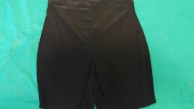 BOOHOO MUJER CICLISMO PLUS CORTO NEGRO TALLA US 17 (UK 20) Foto 1 de 4