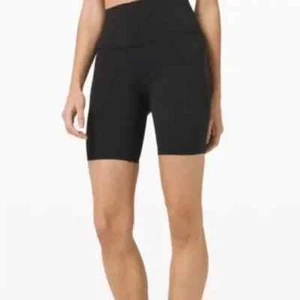 Nuovo Lululemon Align Short 8" Colore:Nero Taglia:6 Nuovo con etichetta - Foto 1 di 4