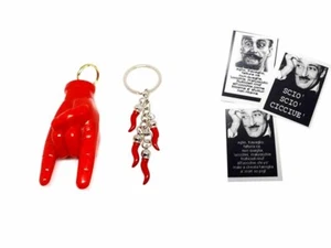2 PORTA CHIAVI,PLASTICA 8CM,METALLO 2CM 4 CORNI ROSSO SCHEDA OMAGGIO horn charms - Imagen 1 de 2