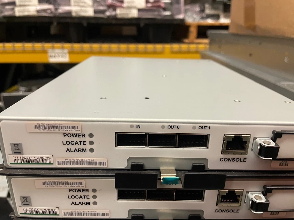 Módulo de E/S Hitachi R0676-F0010-02 / 717 5552747-A 00015701 Foto 1 de 1