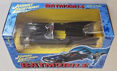 JOHNNY LIGHTNING 1960'S DC COMIC BOOK BATMOBILE 1:24 SCALE DIE-CAST MODEL KIT - Image 1 of 4